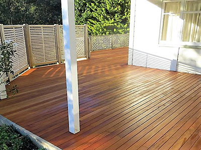 Deck with Ballastrade